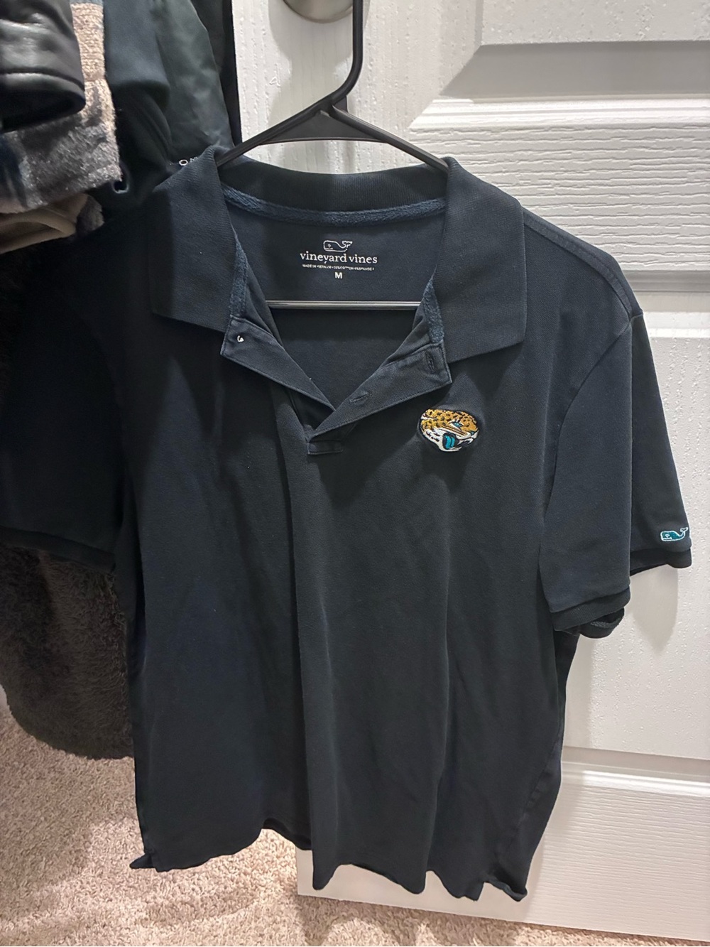 Vineyard Vines Men's black Polo with Embroidered Jacksonville Jaguar logo